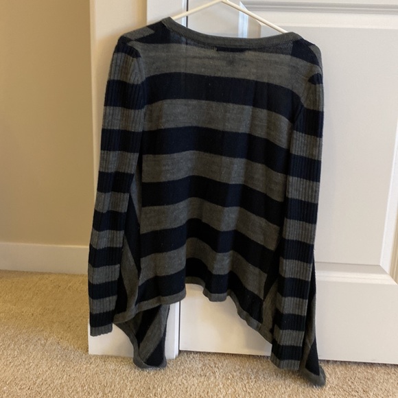 ⭐️2/25⭐️ Kenneth Cole Sweater - Picture 2 of 2